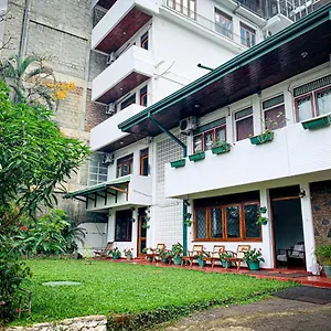 2* Inn Sharon